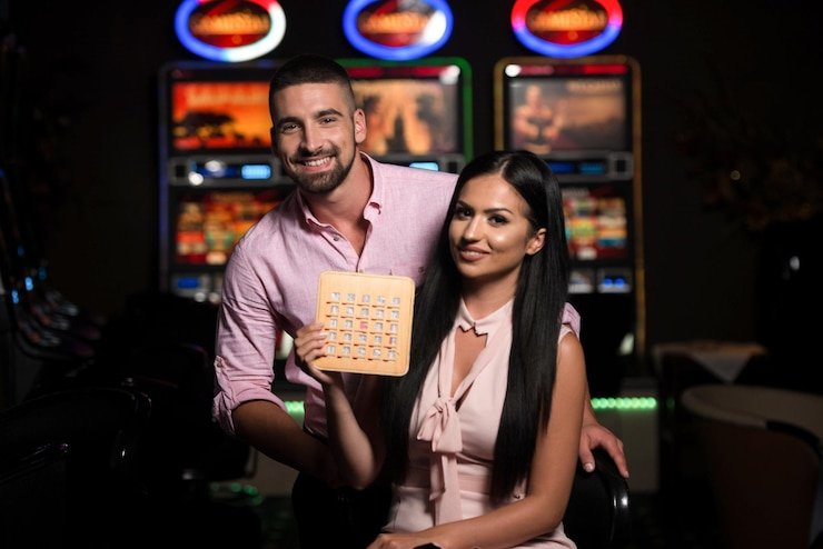 Antarmuka aplikasi jalak4d menampilkan meja live-dealer dengan pilihan blackjack, roulette, dan Dragon Tiger